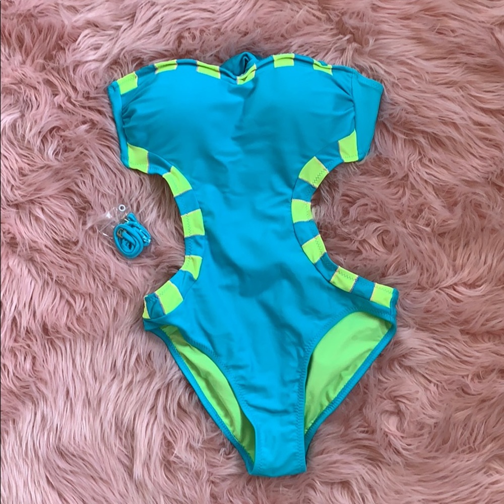 Jessica Simpson swimsuit